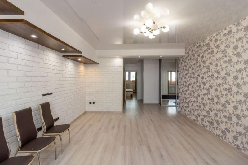 2-комн. квартира, 65 м², 3/12 этаж
