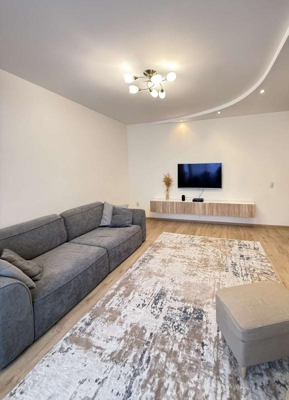3-комн. квартира, 80 м², 1/6 этаж