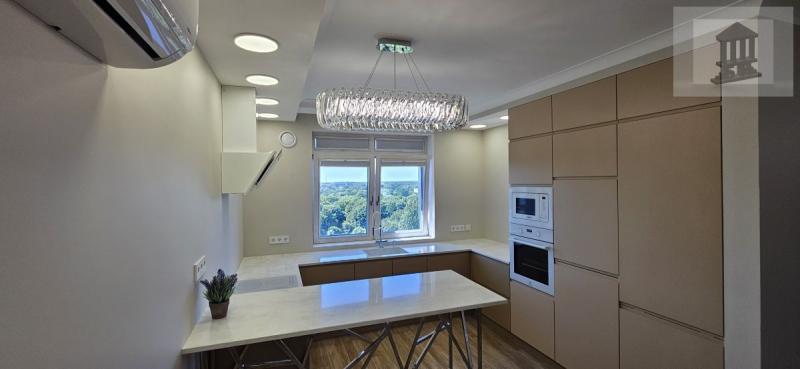 2-комн. квартира, 76 м², 12/12 этаж
