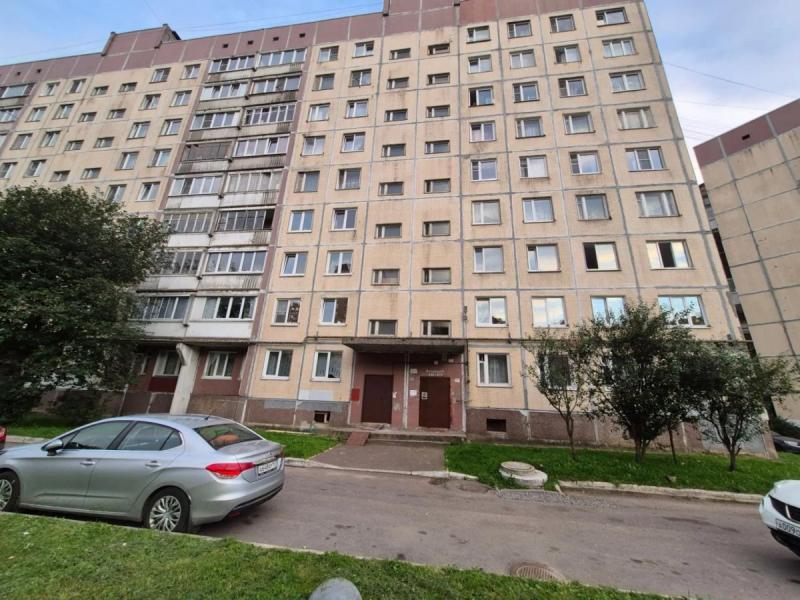 3-комн. квартира, 57 м², 1/9 этаж