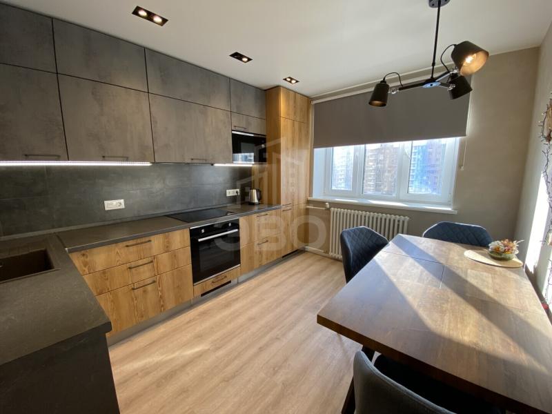 2-комн. квартира, 63 м², 7/25 этаж