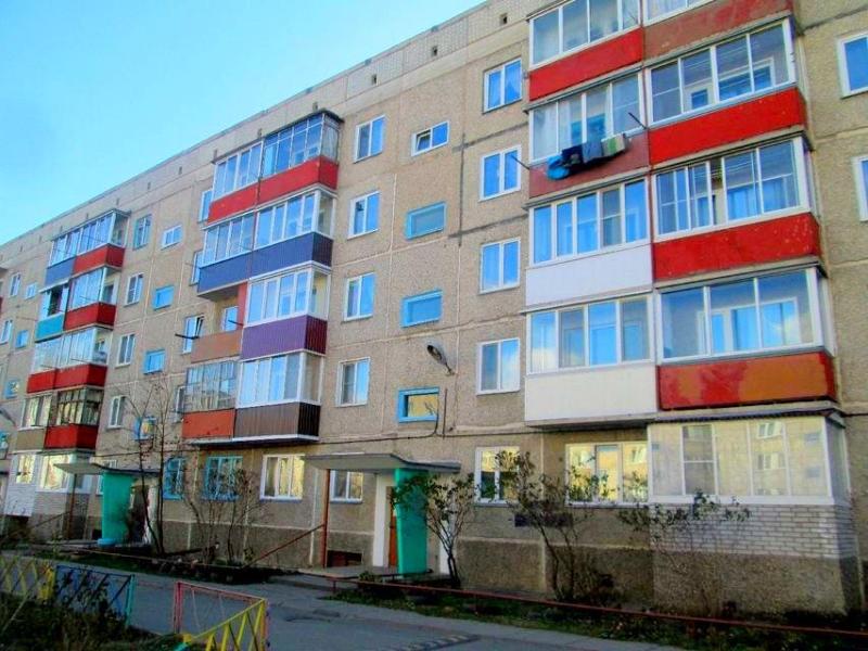 Квартира, Республика Хакасия, Абакан, 1-й мкр, ул. Крылова, 77. Фото 1