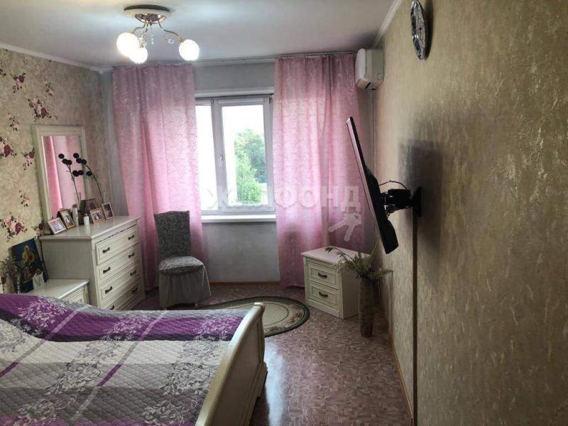 Квартира, Республика Хакасия, Абакан, 1-й мкр, ул. Крылова, 77. Фото 1
