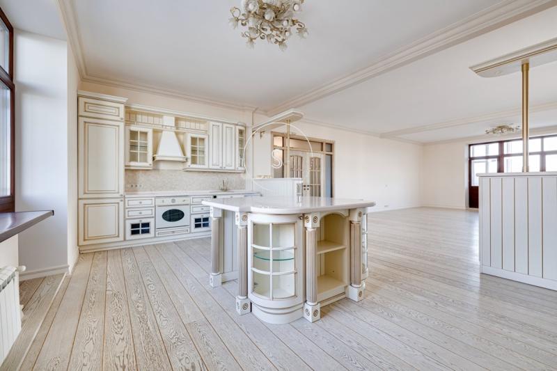 4-комнатная Квартира, 215 м2