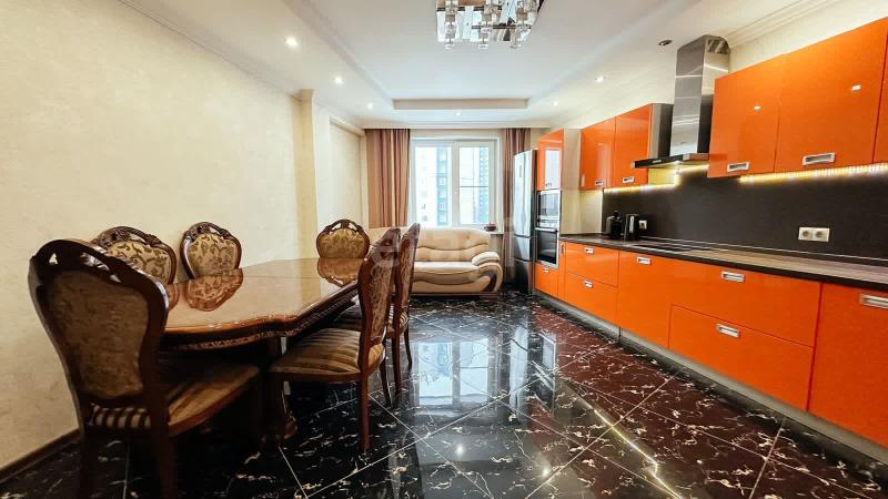 2-комн. квартира, 94 м², 4/15 этаж