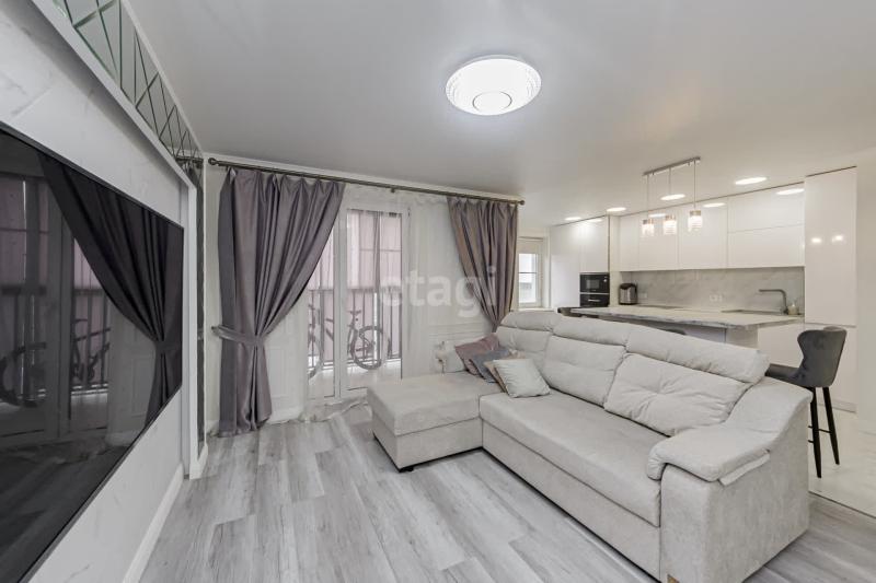 2-комн. квартира, 74 м², 8/17 этаж