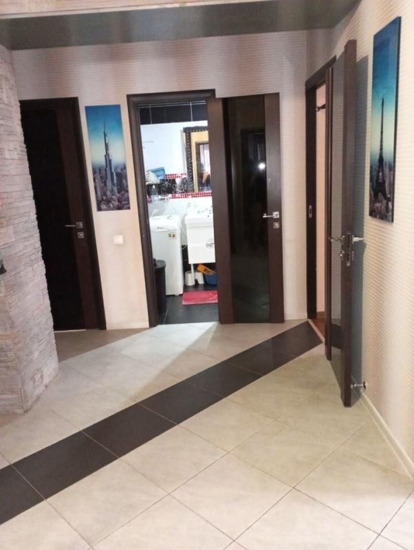 2-комн. квартира, 64 м², 7/10 этаж