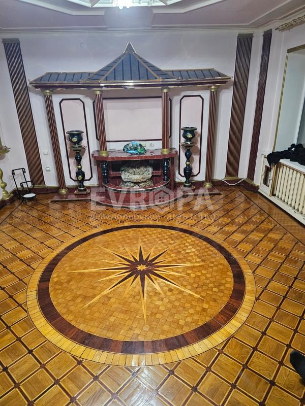4-комн. квартира, 130 м², 1/5 этаж