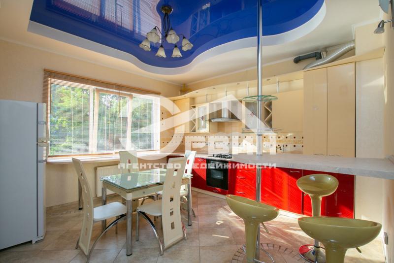 2-комн. квартира, 84.4 м², 1/7 этаж