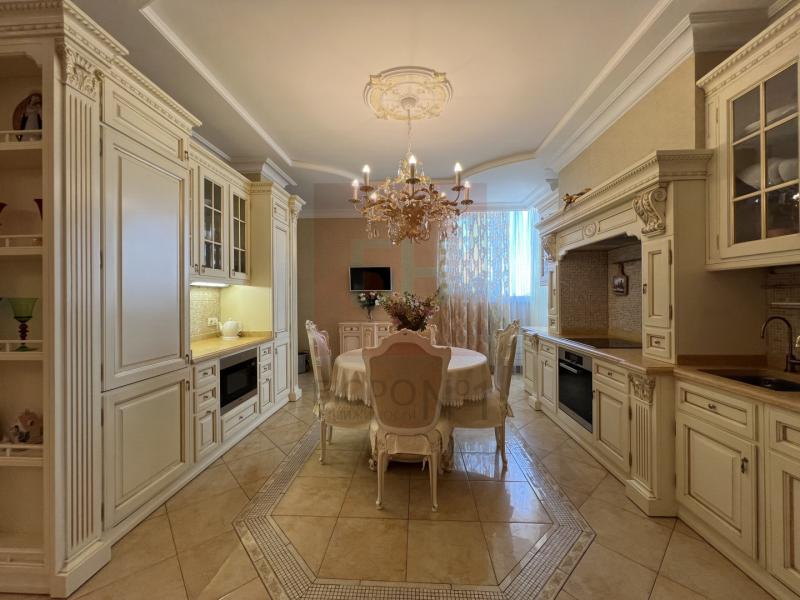 2-комн. квартира, 131 м², 14/24 этаж