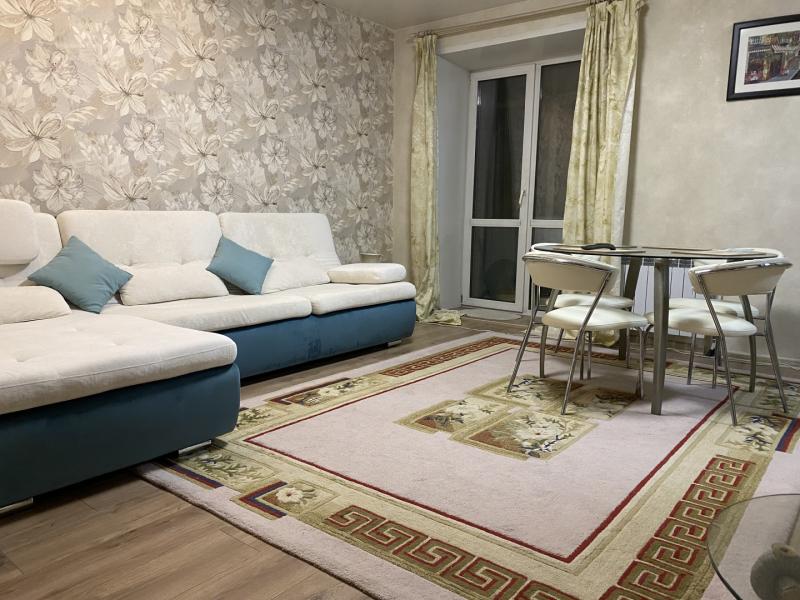 2-комн. квартира, 63 м², 2/5 этаж