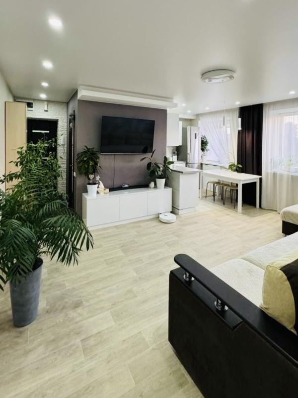 3-комн. квартира, 57 м², 4/5 этаж