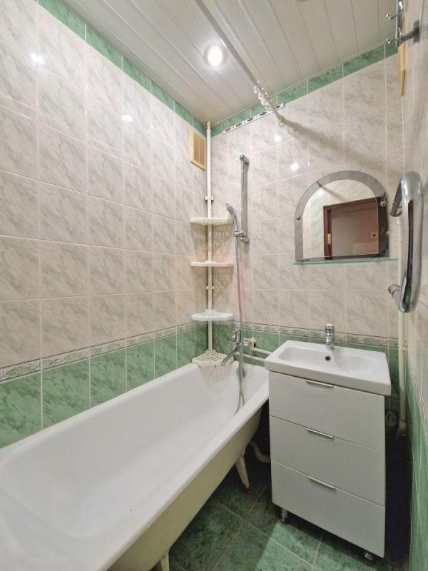2-комн. квартира, 42 м², 1/5 этаж