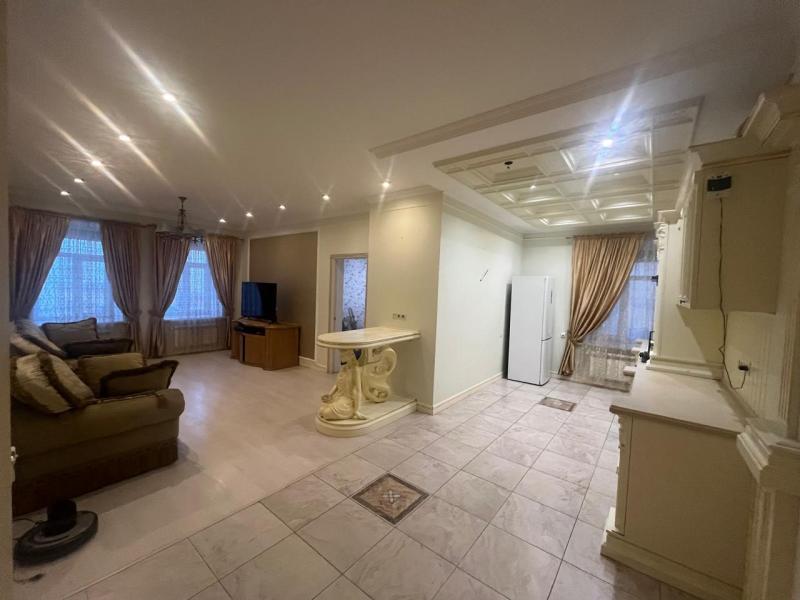 2-комн. квартира, 81.2 м², 1/2 этаж
