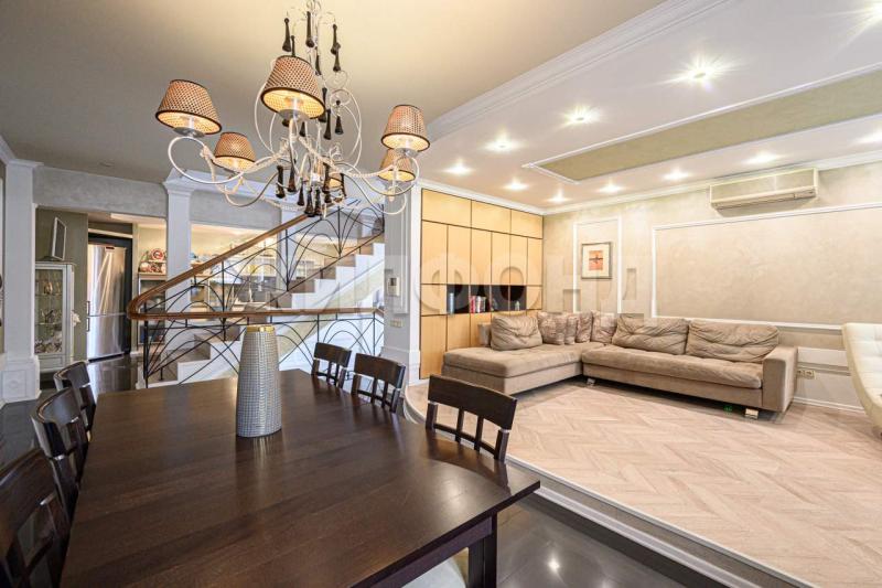 4-комн. квартира, 292 м², 2/4 этаж