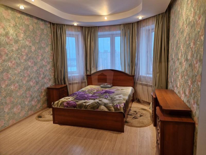 2-комн. квартира, 76 м², 14/14 этаж