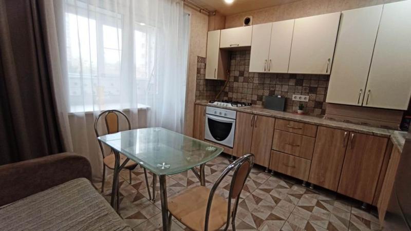 2-комн. квартира, 60 м², 1/9 этаж