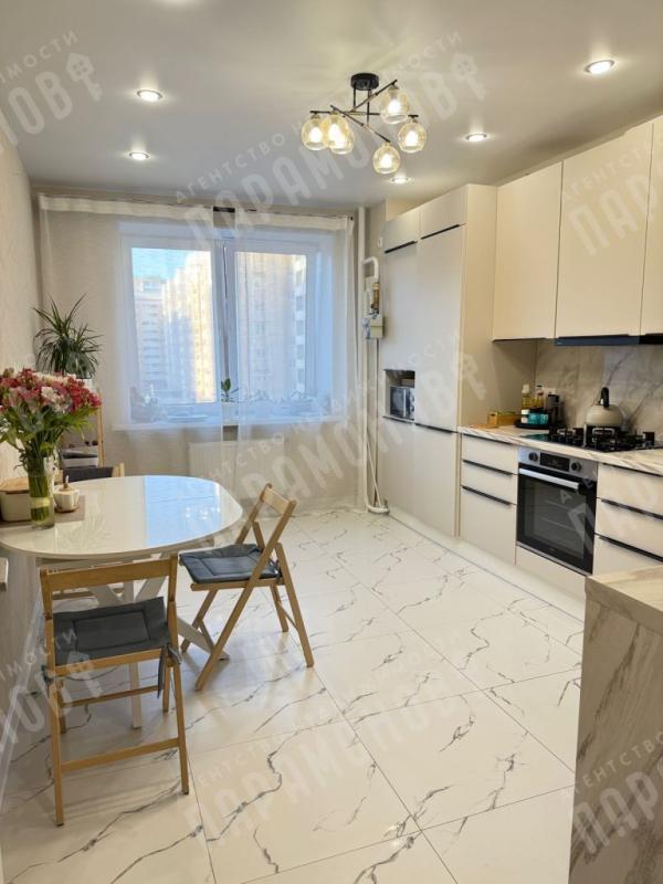 2-комн. квартира, 67.9 м², 4/9 этаж