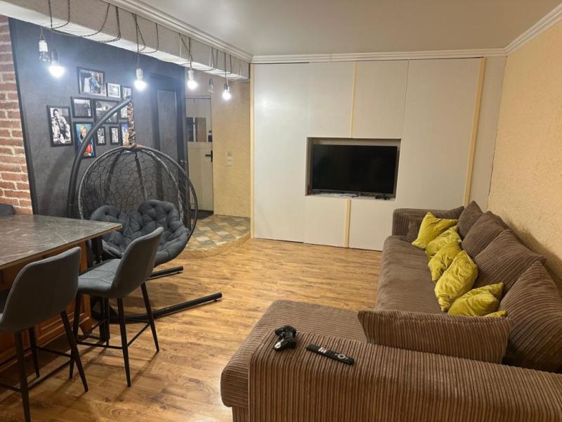 2-комн. квартира, 40 м², 1/5 этаж