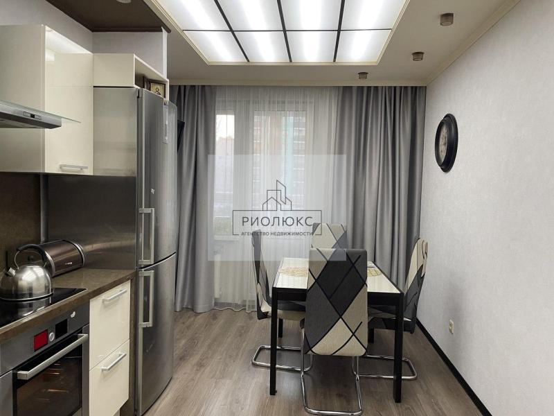 2-комн. квартира, 67 м², 6/13 этаж