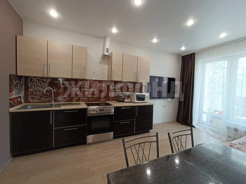 2-комн. квартира, 68 м², 2/18 этаж
