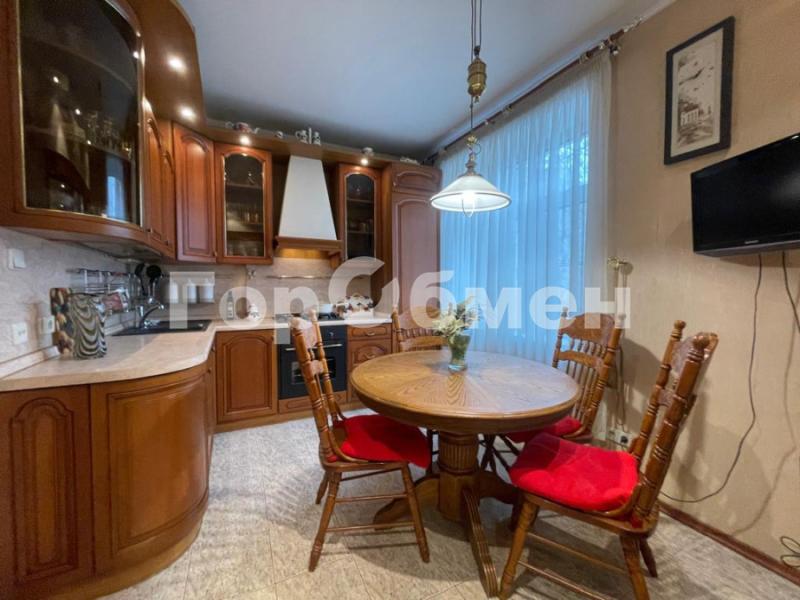 2-комн. квартира, 56 м², 3/5 этаж
