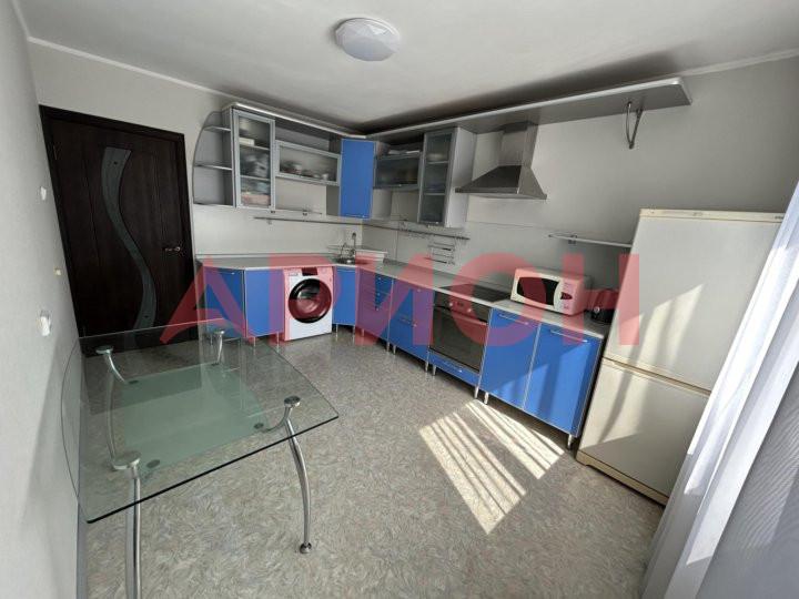 2-комн. квартира, 64 м², 2/10 этаж