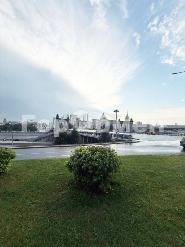 3-комн. квартира, 65 м², 1/10 этаж