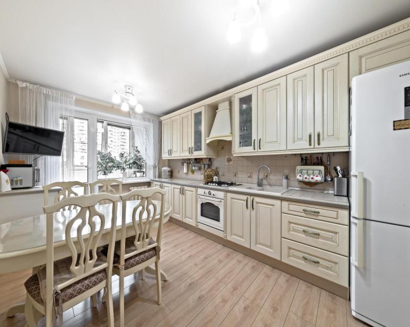 3-комн. квартира, 74 м², 4/10 этаж