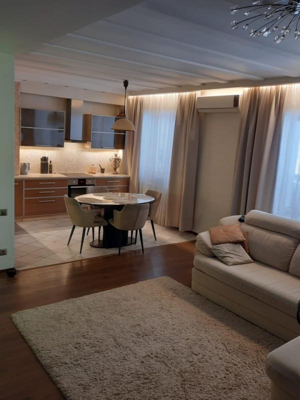 3-комн. квартира, 100 м², 3/16 этаж