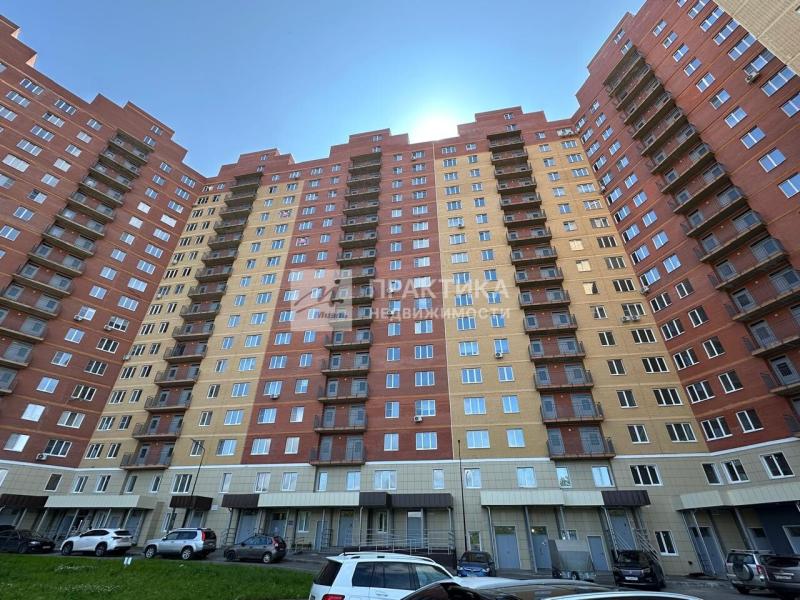 2-комн. квартира, 64 м², 10/17 этаж