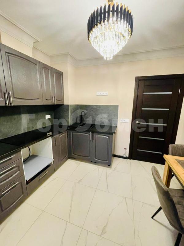 2-комн. квартира, 55 м², 2/19 этаж