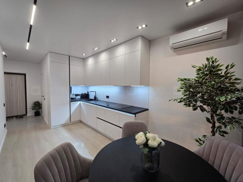 2-комн. квартира, 64 м², 2/8 этаж