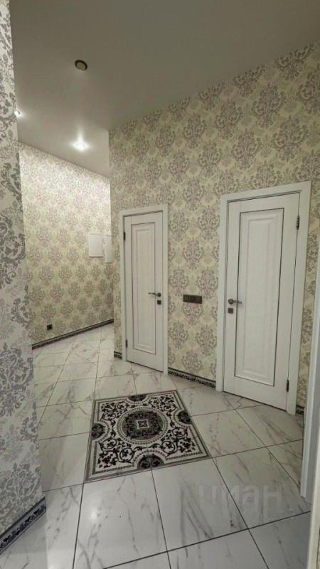 2-комн. квартира, 65 м², 1/16 этаж