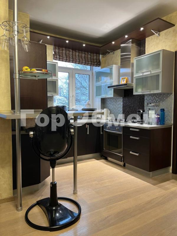 3-комн. квартира, 57 м², 6/6 этаж