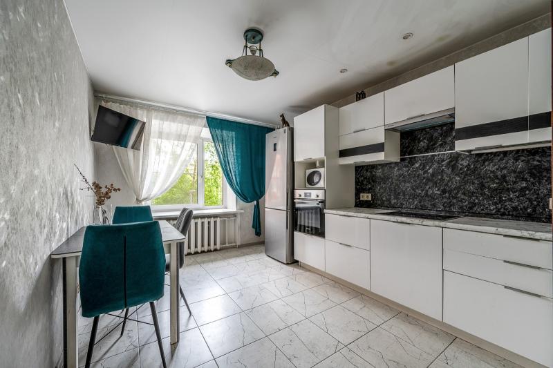 3-комн. квартира, 121 м², 3/15 этаж