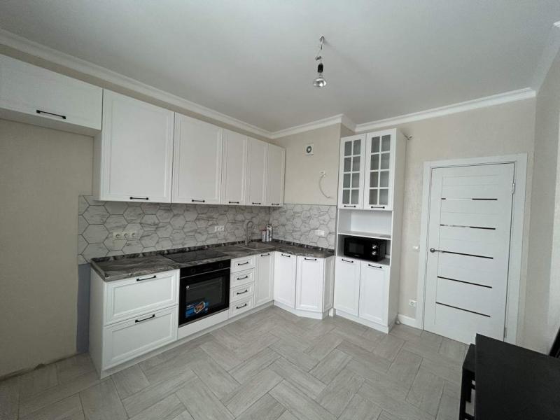 2-комн. квартира, 65 м², 9/14 этаж