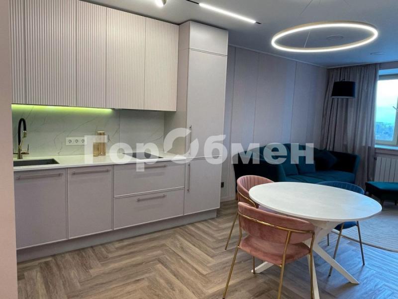 2-комн. квартира, 67 м², 12/13 этаж