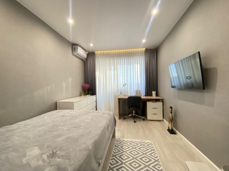 2-комн. квартира, 81 м², 9/16 этаж