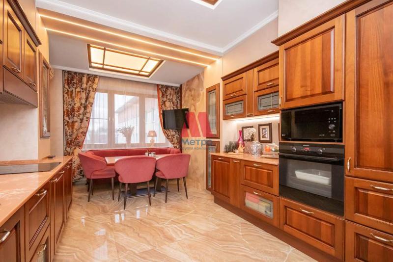 4-комн. квартира, 181 м², 3/6 этаж