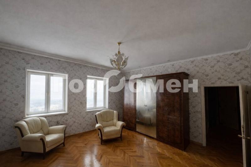 2-комн. квартира, 74 м², 6/8 этаж
