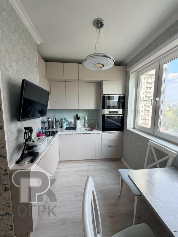 1-комн. квартира, 37 м², 6/25 этаж