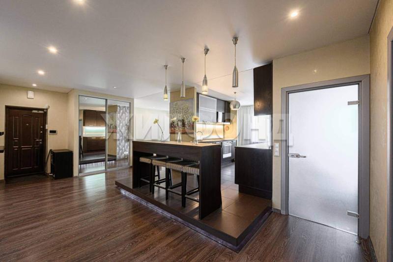 3-комн. квартира, 111 м², 10/18 этаж