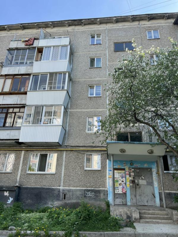 2-комн. квартира, 42 м², 3/5 этаж