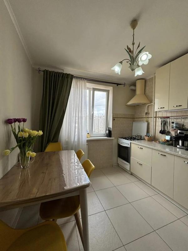 2-комн. квартира, 50 м², 9/10 этаж