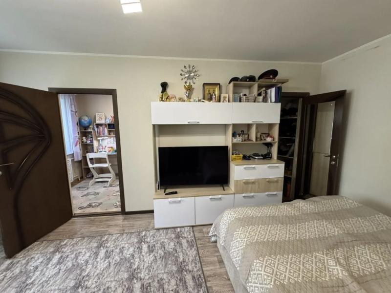 2-комн. квартира, 42 м², 1/5 этаж