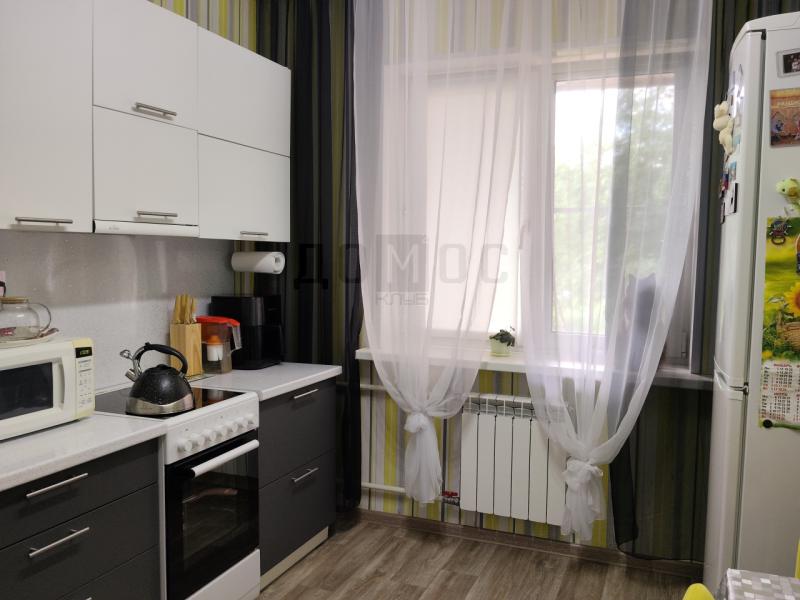 3-комн. квартира, 64 м², 1/9 этаж