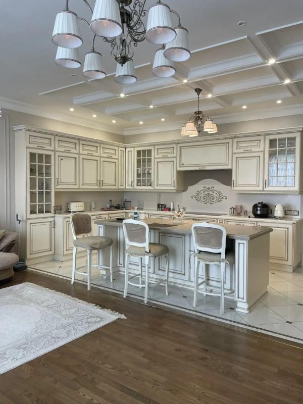 3-комн. квартира, 164 м², 4/14 этаж