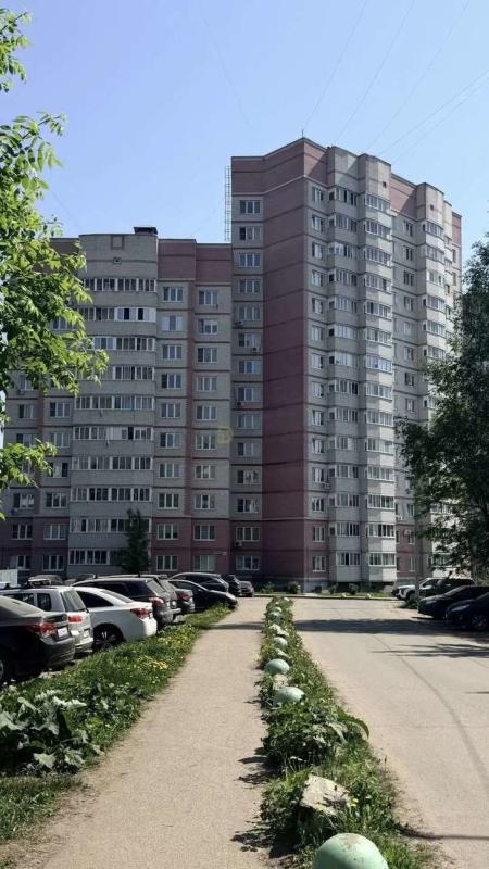 3-комн. квартира, 82 м², 2/10 этаж