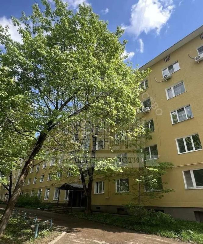 1 комната в 8-комнатной квартире
